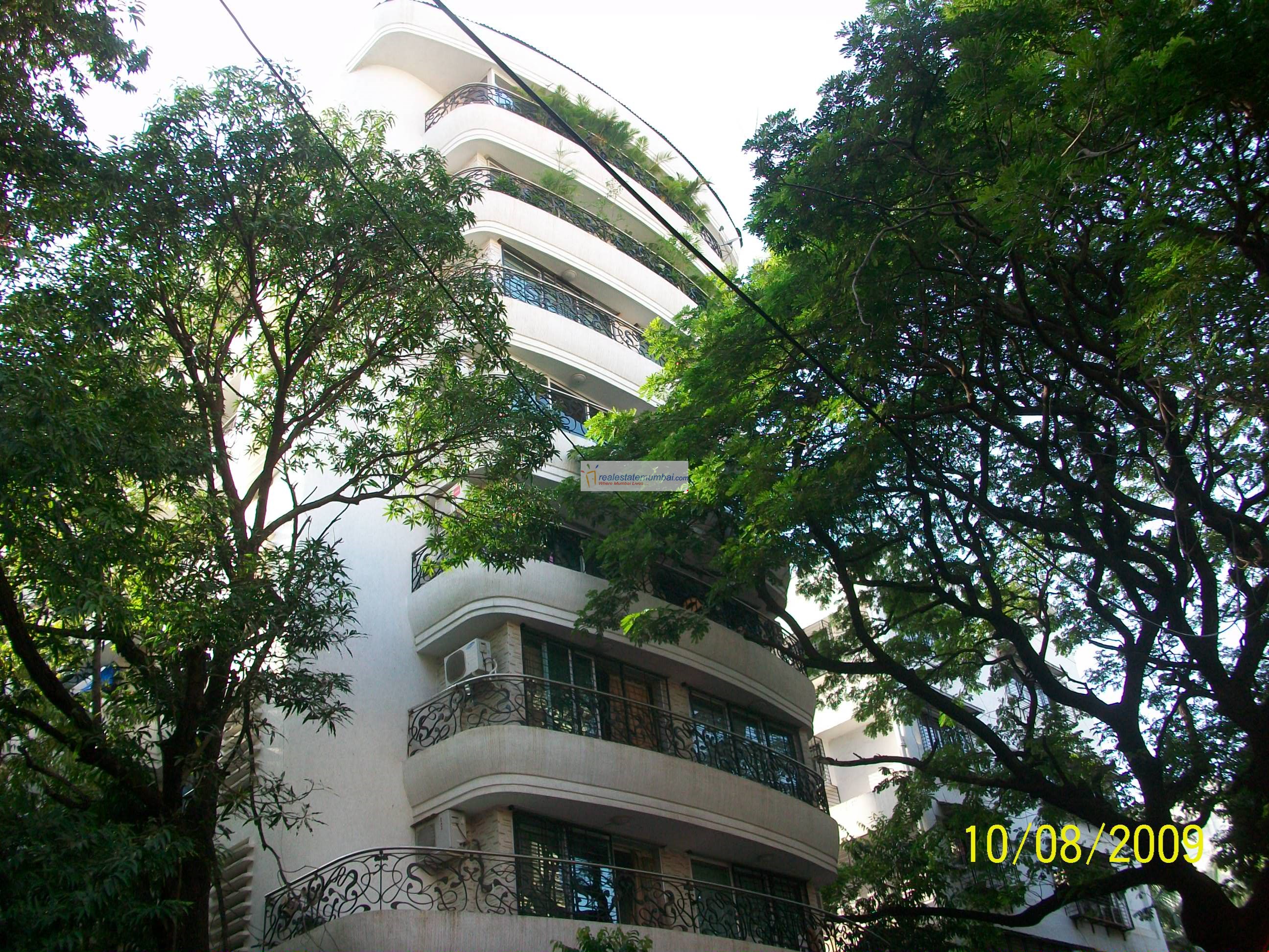 3 BHK Semi Furnished in Supreme Pearl , Khar West